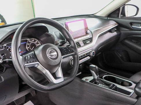 Used 2024 Nissan Altima 2.5 SV FWD image 22