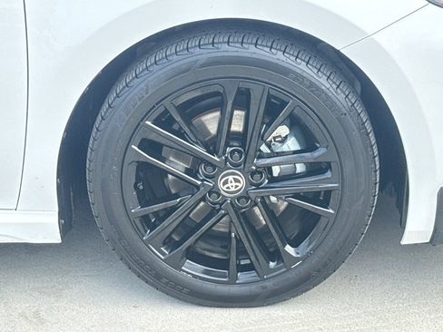 Used 2025 Toyota Camry SE FWD image 11