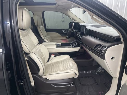 Used 2020 Lincoln Navigator Black Label w/ Cargo Convenience Package image 43