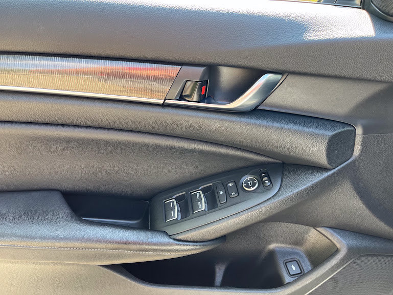 Used 2018 Honda Accord Sport image 6