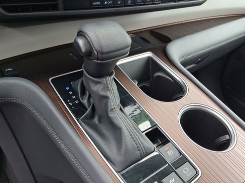 Used 2024 Toyota Sienna LE image 16