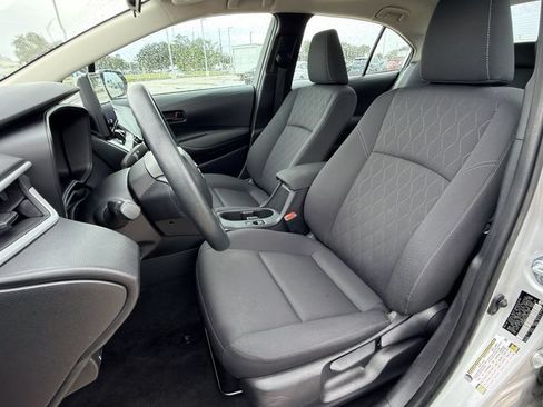 Used 2025 Toyota Corolla LE FWD image 24