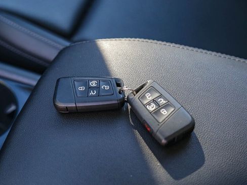 Used 2018 Volkswagen Atlas SEL w/ R-Line Package image 34