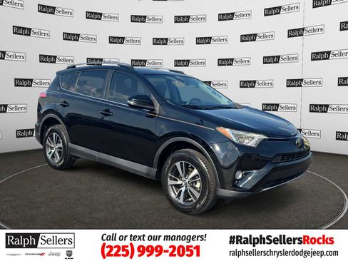 Used 2017 Toyota RAV4 XLE FWD image 1