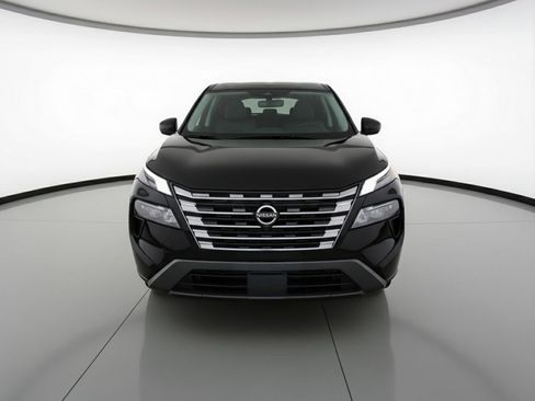 Used 2025 Nissan Rogue SV image 2