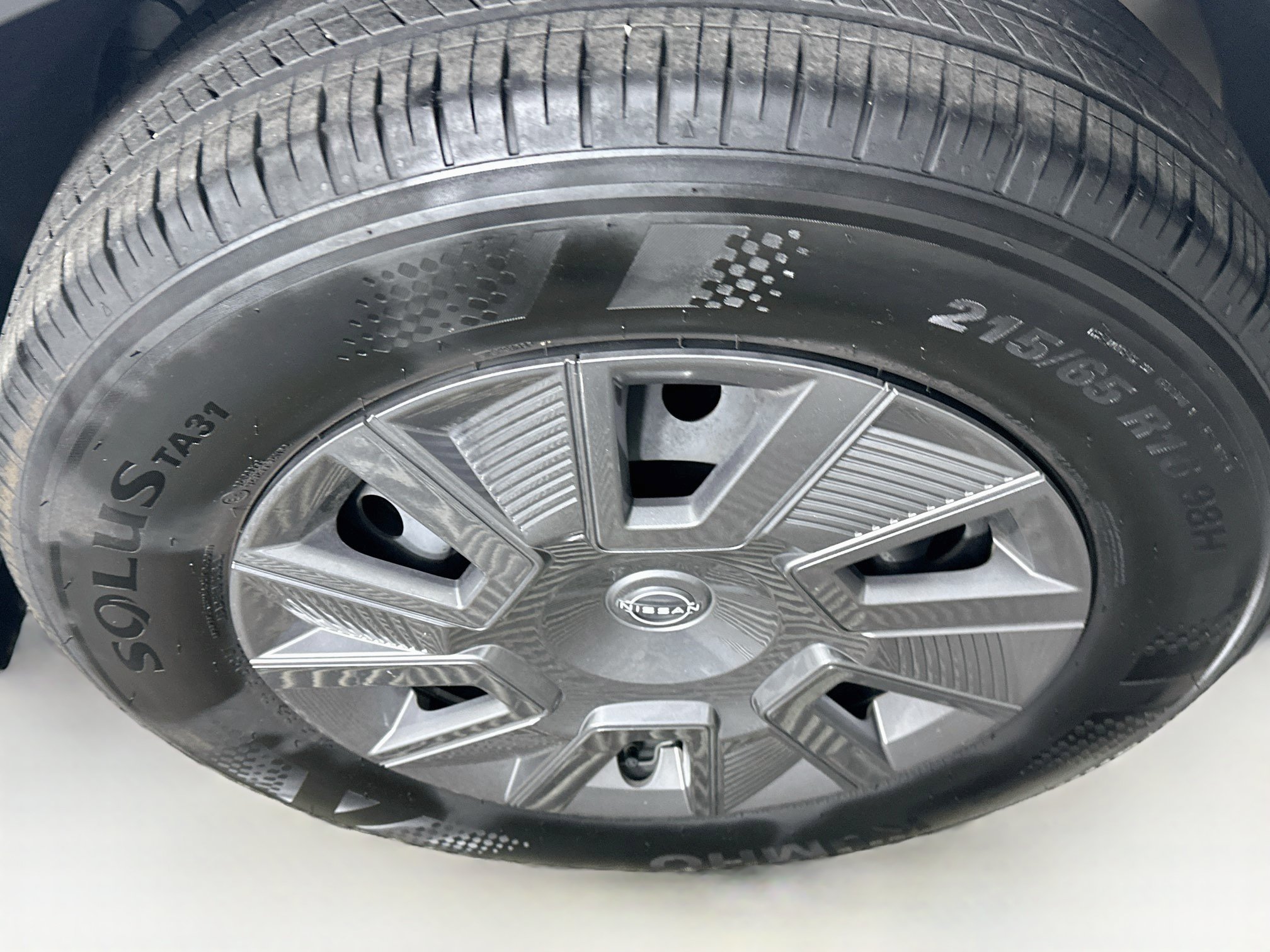 Used 2025 Nissan Kicks S FWD image 11