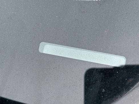 Used 2023 Volvo XC60 B5 Core w/ Climate Package image 3