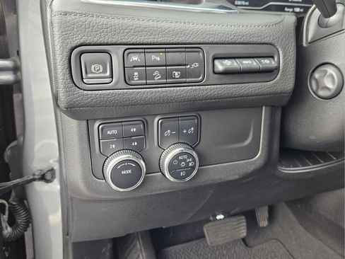 Used 2022 GMC Yukon XL Denali AWD/4WD image 15