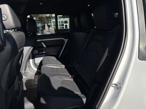 Used 2024 Land Rover Defender 130 X-Dynamic SE image 47