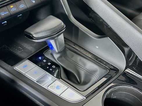 Used 2023 Hyundai Elantra Limited image 24