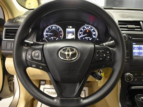 Used 2016 Toyota Camry LE image 22