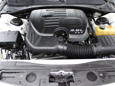 Used 2013 Chrysler 300 Motown w/ Driver Convenience Group image 20