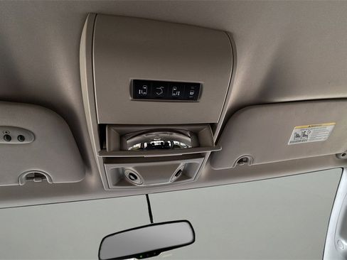 Used 2014 Chrysler Town & Country Touring image 29