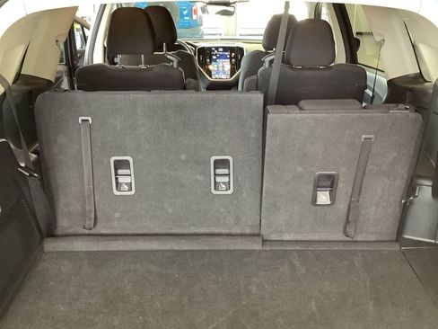 Used 2024 Subaru Ascent Premium w/ Convenience Package image 29