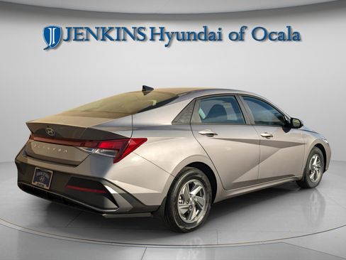 New 2026 Hyundai Elantra SE image 3