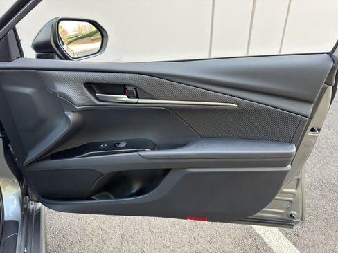 Used 2025 Toyota Camry SE w/ Convenience Package image 40