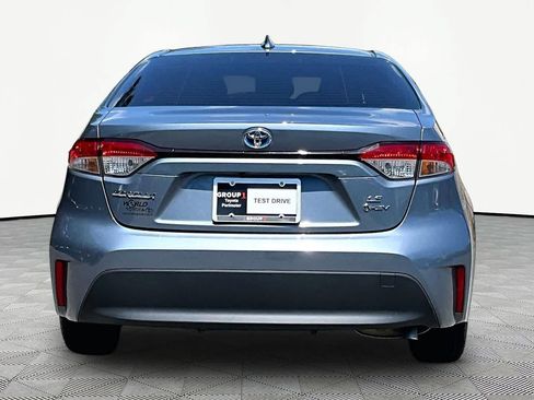 Used 2025 Toyota Corolla LE w/ LE Premium Package FWD image 5