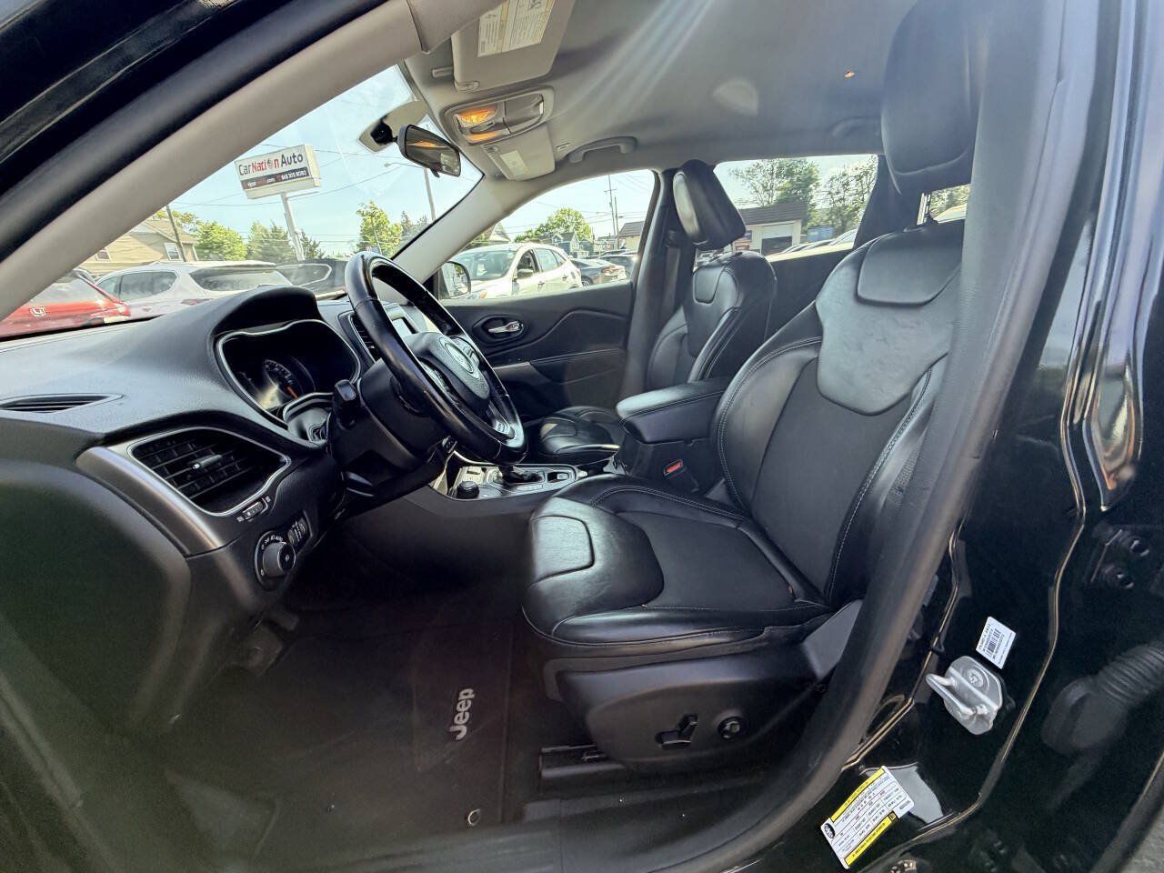 Used 2019 Jeep Cherokee Latitude Plus w/ Cold Weather Group AWD/4WD image 44