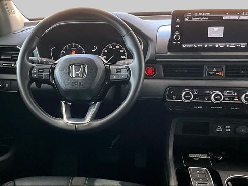 Used 2025 Honda Pilot Touring image 6