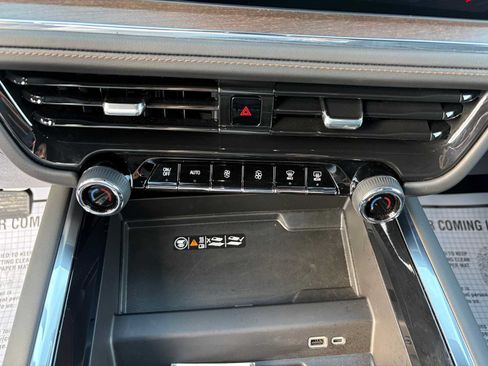 Used 2025 Chevrolet Suburban High Country AWD/4WD image 22