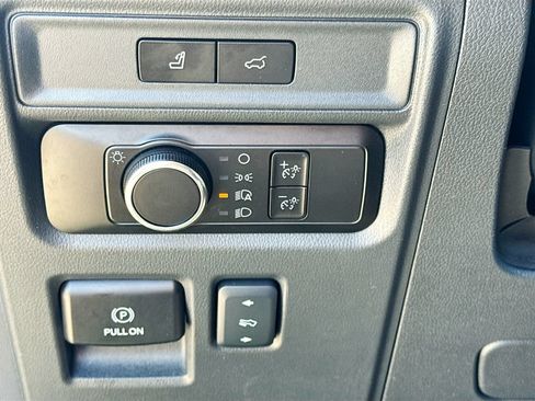 Used 2024 Ford Expedition XLT AWD/4WD image 11
