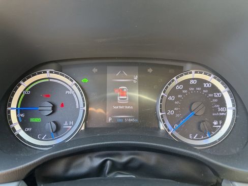 Used 2020 Toyota Highlander LE image 19