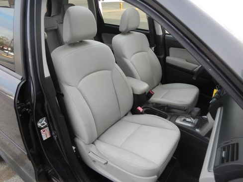 Used 2015 Subaru Forester 2.5i Premium w/ All-Weather Package AWD/4WD image 37