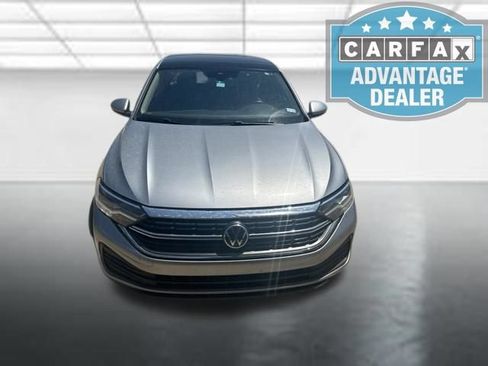 Used 2024 Volkswagen Jetta SE FWD image 2