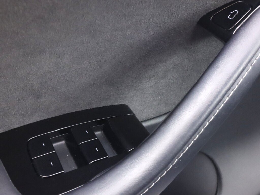 Used 2021 Tesla Model Y Long Range AWD/4WD image 28