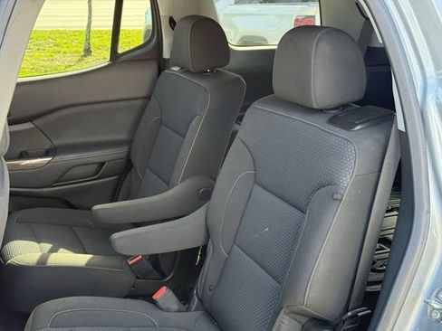 Used 2023 GMC Acadia SLE w/ Driver Convenience Package image 29