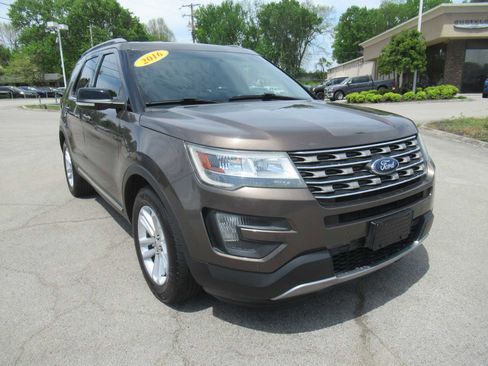Used 2016 Ford Explorer XLT w/ Equipment Group 202A image 10