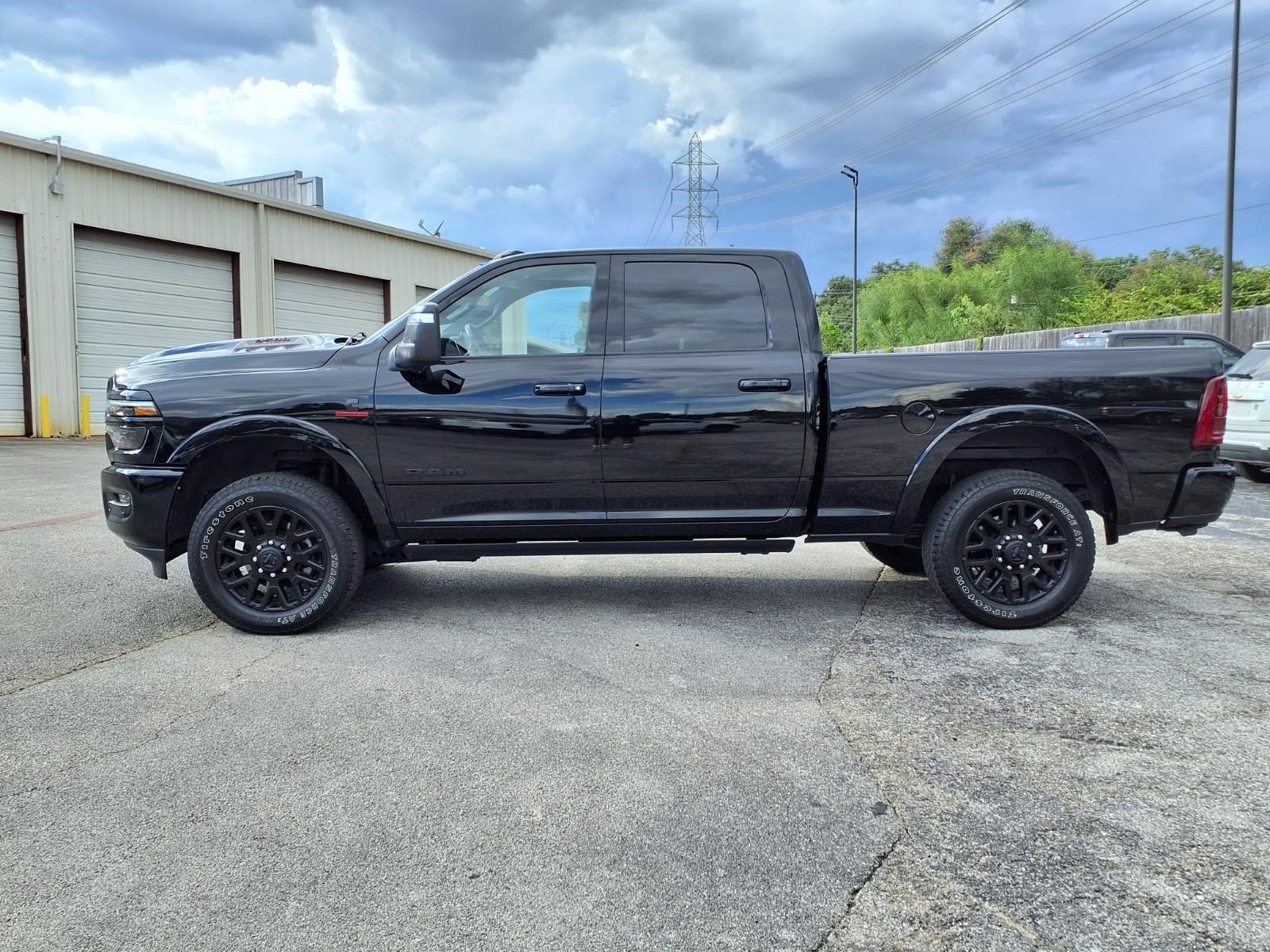 Used 2025 RAM 3500 Limited AWD/4WD image 9