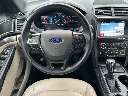 Used 2018 Ford Explorer XLT w/ Equipment Group 202A image 15