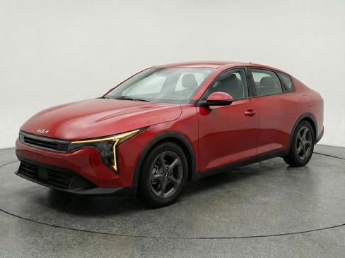 Used 2025 Kia K4 LXS image 3
