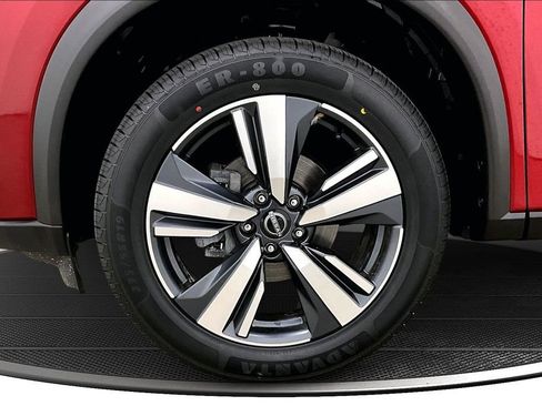 Used 2024 Nissan Rogue SL AWD/4WD image 32