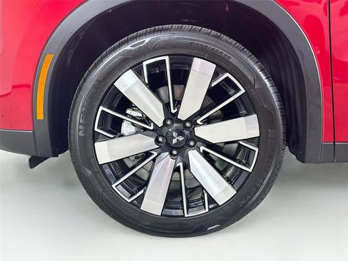 Used 2025 Mitsubishi Outlander SE image 27