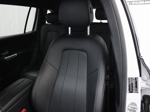 Used 2021 Mercedes-Benz GLB 250 image 17