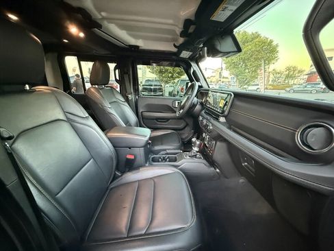 Used 2025 Jeep Gladiator Sport AWD/4WD image 28