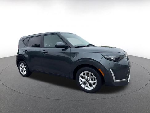 Used 2025 Kia Soul LX w/ LX Technology Package FWD image 2