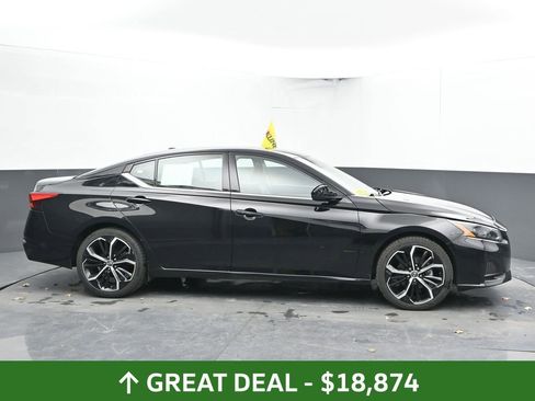 Used 2024 Nissan Altima 2.5 SR FWD image 13