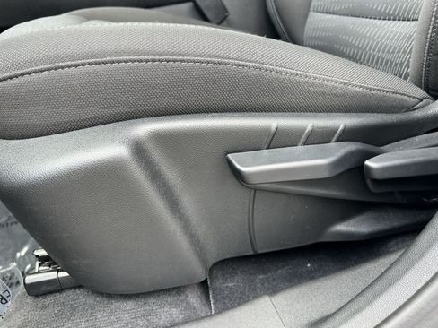 Used 2025 Chevrolet Equinox LT FWD image 14