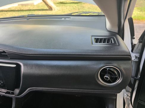 Used 2018 Toyota Corolla SE FWD image 21
