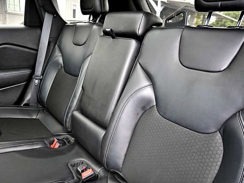 Used 2020 Jeep Cherokee Latitude Plus FWD image 12