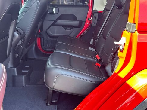 Used 2018 Jeep Wrangler Unlimited Sahara image 20