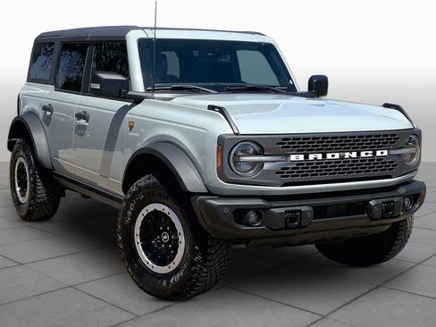Certified 2023 Ford Bronco Badlands w/ Sasquatch Package AWD/4WD image 3