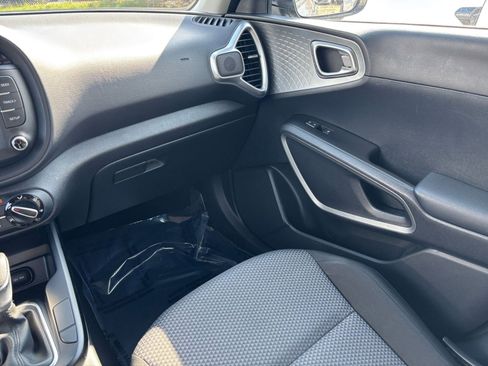Used 2025 Kia Soul LX w/ LX Technology Package image 33