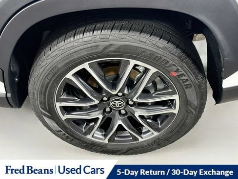 Used 2026 Toyota Corolla Cross XLE AWD/4WD image 39