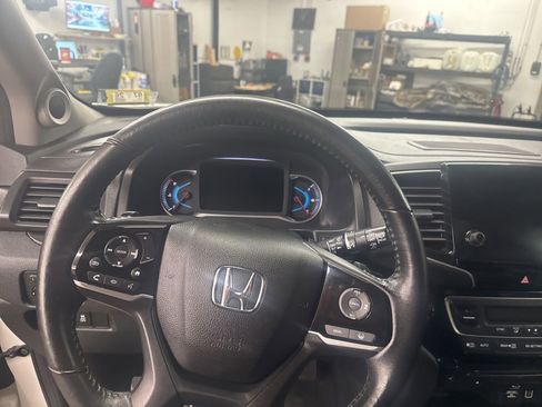 Used 2022 Honda Pilot Touring image 13