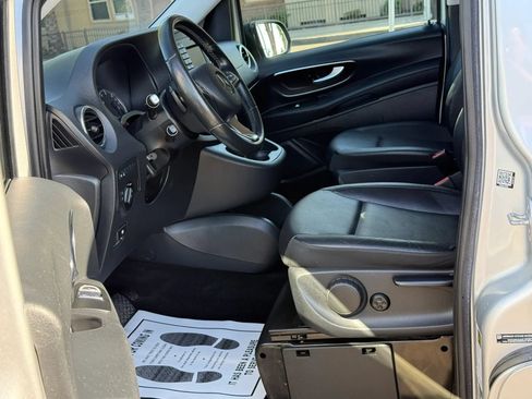 Used 2018 Mercedes-Benz Metris Passenger image 14
