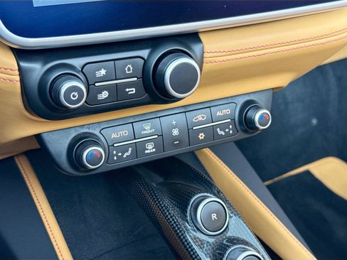 Used 2019 Ferrari Portofino RWD image 18